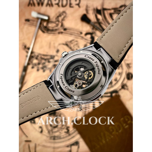 Гравіювання на задній кришці