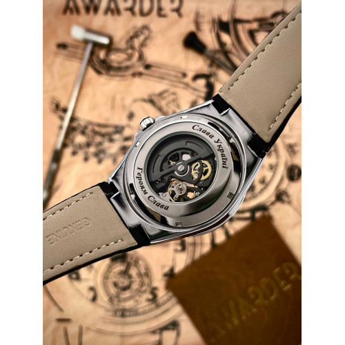 Гравіювання на задній кришці